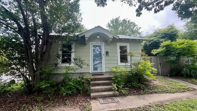 515 E Live Oak St