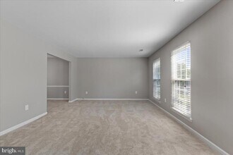 12562 Cricket Ln in Woodbridge, VA - Foto de edificio - Building Photo