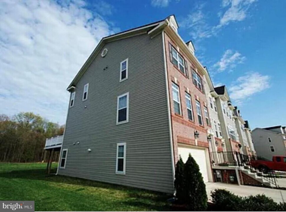 7376 Mockingbird Cir in Glen Burnie, MD - Building Photo