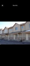 1602 N Stevens Dr, Unit D in Idaho Falls, ID - Foto de edificio - Building Photo