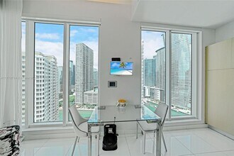 900 Brickell Key Blvd, Unit 2304 in Miami, FL - Building Photo - Building Photo