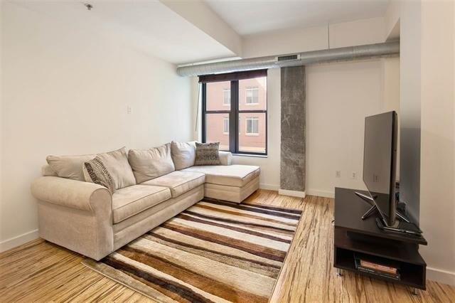 232 Pavonia Ave in Jersey City, NJ - Foto de edificio - Building Photo