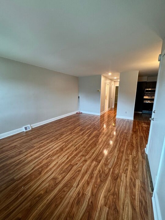 3915 Lankenau Ave in Philadelphia, PA - Building Photo