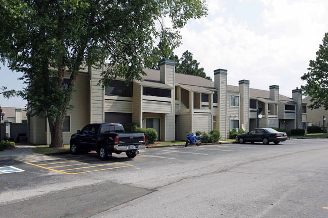 Cedar Lake Apartments in Norman, OK - Building Photo - Building Photo