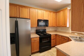 5907 Hollow Wood Ct in Winston-Salem, NC - Building Photo - Building Photo