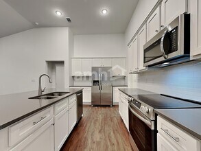 4977 Pebble Bridge Wy in Auburn, GA - Foto de edificio - Building Photo