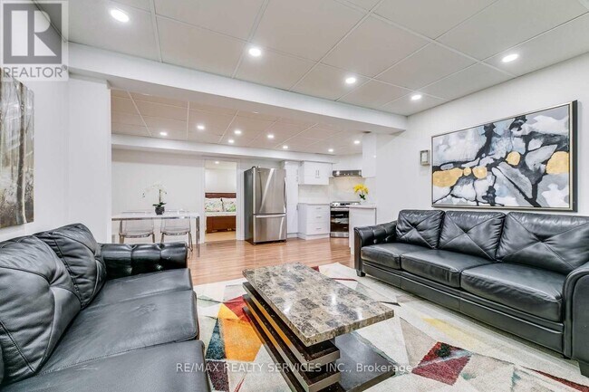 3593 Colonial Dr in Mississauga, ON - Building Photo - Building Photo