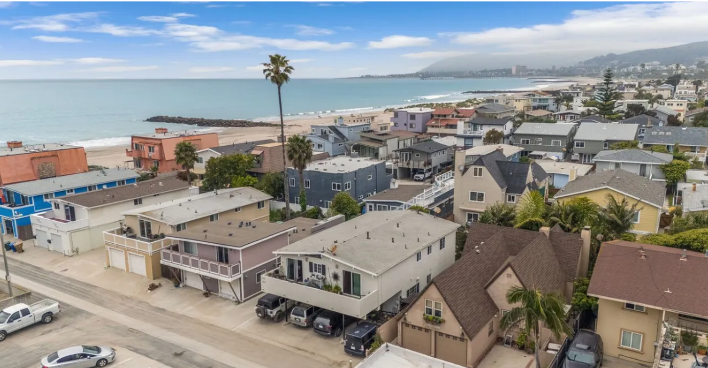 1145-1149 Montauk Ln in Ventura, CA - Building Photo