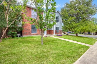 10803 Sierra Ridge Dr in San Antonio, TX - Building Photo - Building Photo