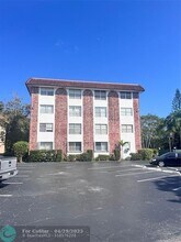 3910 Crystal Lake Dr in Pompano Beach, FL - Building Photo - Building Photo