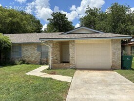 728 Rosewood Ave in Boerne, TX - Building Photo