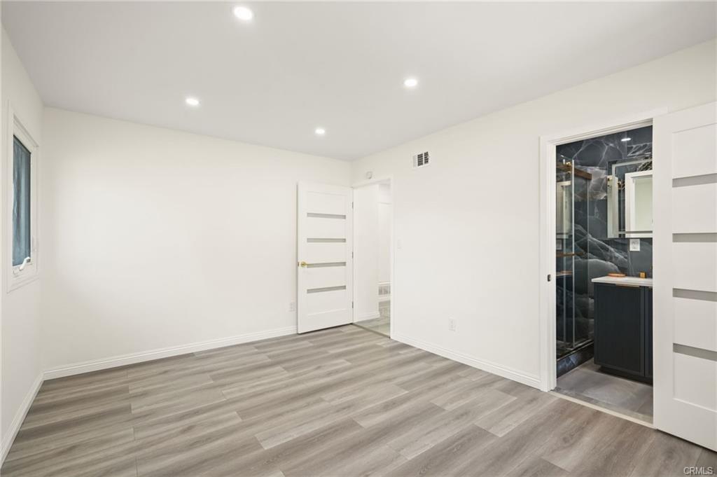 16520 Minnehaha St in Los Angeles, CA - Building Photo