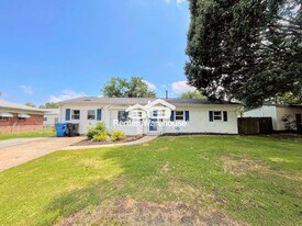 4945 Paine Ln in Virginia Beach, VA - Building Photo