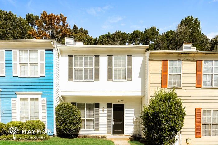 5707 Wells Cir in Stone Mountain, GA - Foto de edificio