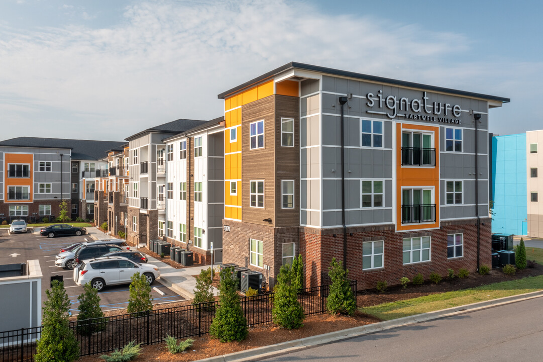 Signature at Hartwell Village in Clemson, SC - Foto de edificio