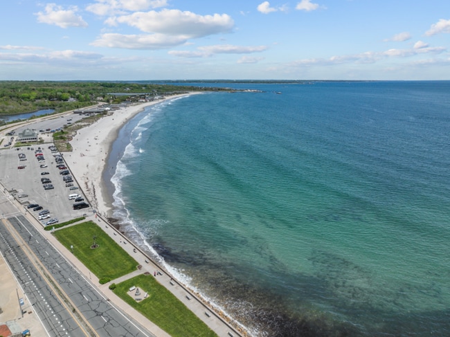 19 Beach St in Narragansett, RI - Building Photo - Building Photo