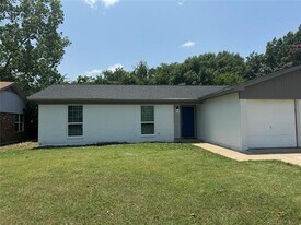 533 Linda Dr in Burleson, TX - Building Photo