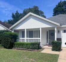 989 Claeven Cir in Fort Walton Beach, FL - Building Photo