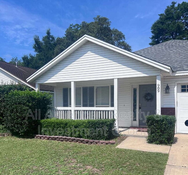 property at 989 Claeven Cir