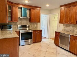 12834 Tewksbury Dr in Herndon, VA - Building Photo - Building Photo