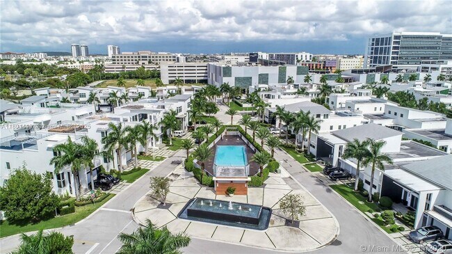 8231 NW 34th St in Doral, FL - Building Photo - Building Photo