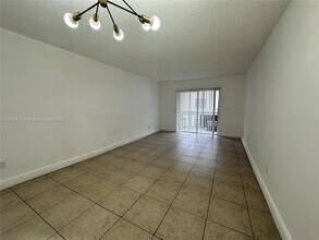 13685 NE 10th Ave, Unit 203 in North Miami, FL - Building Photo - Building Photo