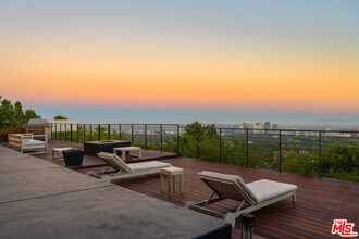 10134 Angelo View Dr in Beverly Hills, CA - Building Photo - Building Photo
