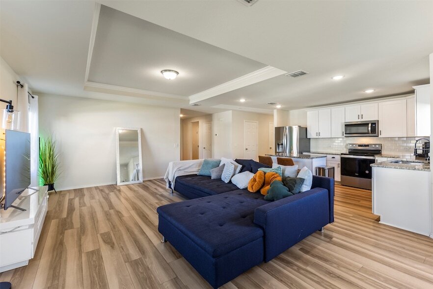 10112 Falkland Rd in Crowley, TX - Building Photo