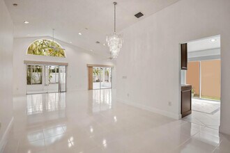 13596 Weyburne Dr in Delray Beach, FL - Building Photo - Building Photo