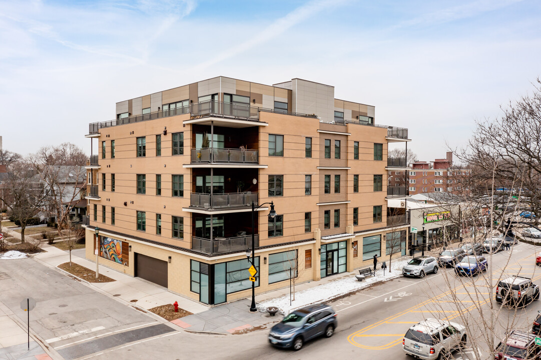 The Residences at Maple Place in Oak Park, IL - Building Photo