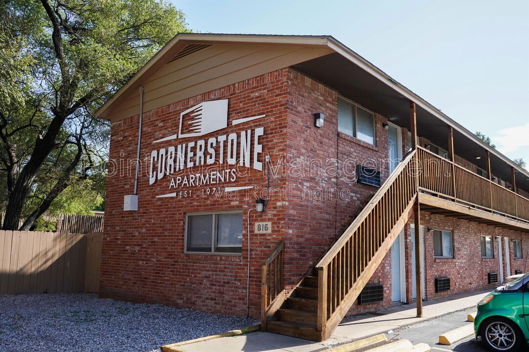 808 N West St in Wichita, KS - Building Photo