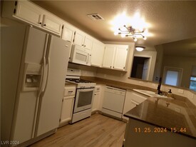 9975 Peace Way in Las Vegas, NV - Building Photo - Building Photo