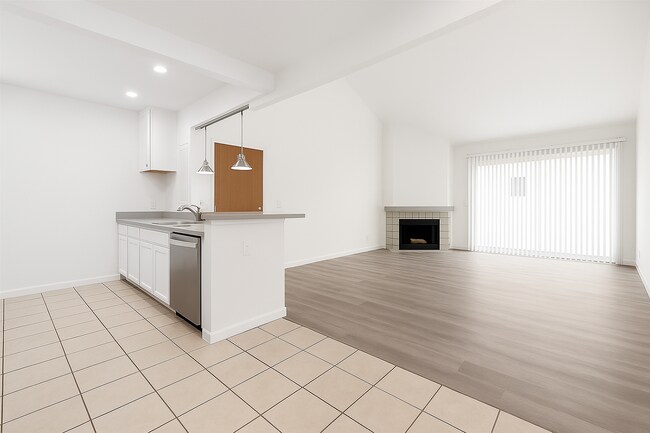 2920 Briarwood Rd, Unit C-16 in Bonita, CA - Building Photo - Building Photo