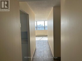 45 Sunrise Ave in Toronto, ON - Building Photo