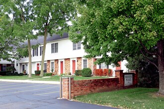 RBPT - BRISTOL PLACE TOWNHOUSES in Royal Oak, MI - Building Photo - Building Photo