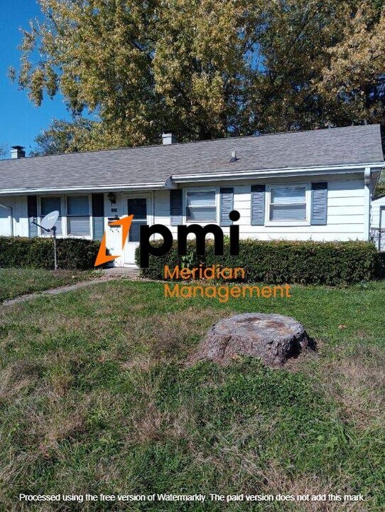 7320 E 54th St in Lawrence, IN - Foto de edificio