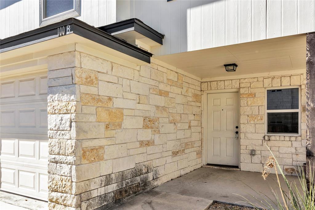 100 Sandstone Dr in Jarrell, TX - Building Photo