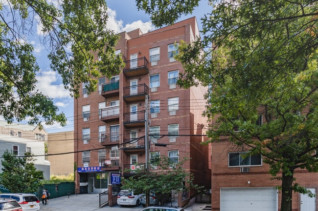 138-06 35th Ave in Flushing, NY - Foto de edificio - Building Photo
