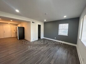 6409 Brookside Rd in Kansas City, MO - Building Photo