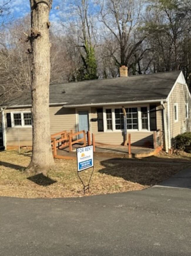 property at 608 N Wilba Rd