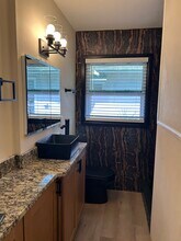 711 15th Ave NW, Unit #B in Largo, FL - Foto de edificio - Building Photo