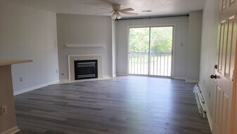 1563 N King St in Hampton, VA - Building Photo