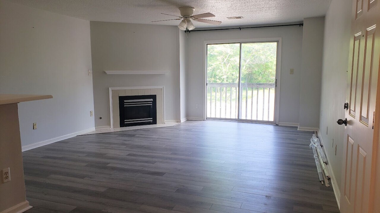 1563 N King St in Hampton, VA - Building Photo