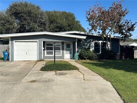 117 Holly Dr in Portland, TX - Building Photo