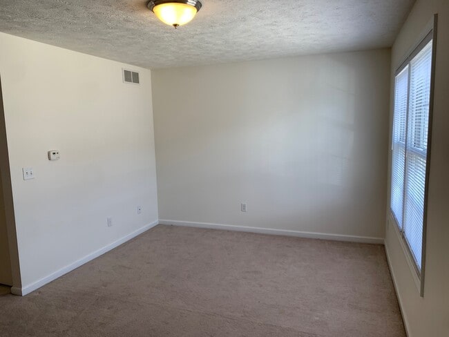 1106 Lockenvitz Ln, Unit 4 in Bloomington, IL - Foto de edificio - Building Photo