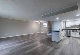 2207 Aurora Dr in Pittsburgh, PA - Building Photo - Building Photo