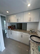 3000 Marcos Dr in Aventura, FL - Foto de edificio - Building Photo