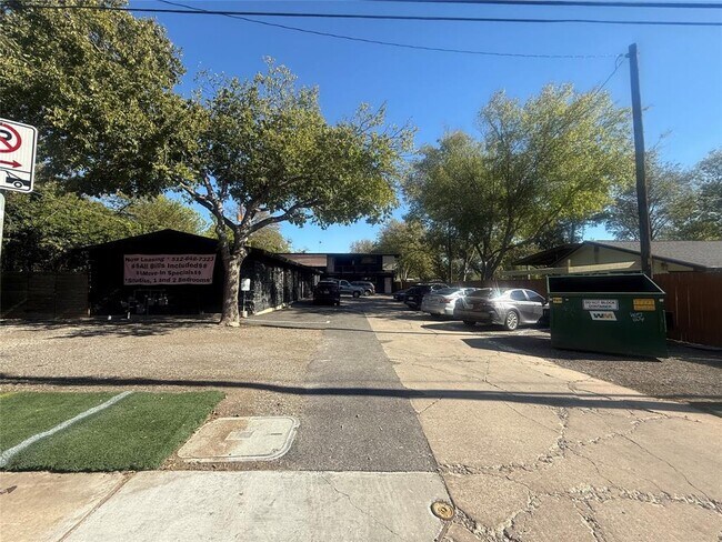 7107 Guadalupe St in Austin, TX - Foto de edificio - Building Photo