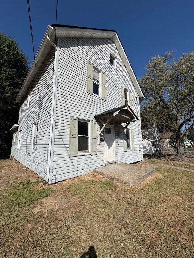 686 Sumner St in Akron, OH - Building Photo - Building Photo