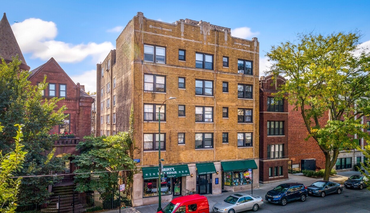 711 W Belmont Ave, Unit 310 in Chicago, IL - Building Photo